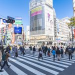 日本は、新型コロナウイルス感染拡大を受け、緊急経済対策を発表し緊急事態を宣言